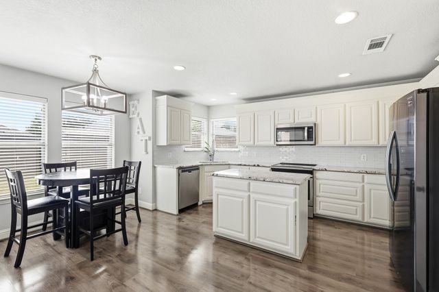 557 Jeffdale Drive, Burleson, TX 76028