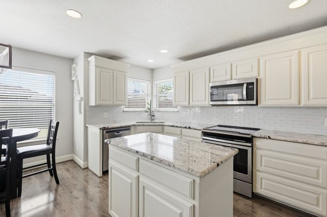 557 Jeffdale Drive, Burleson, TX 76028