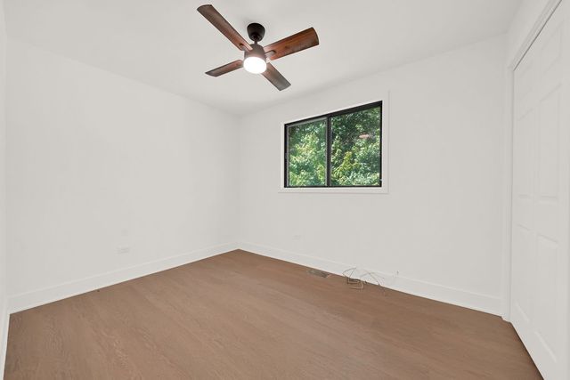 9117 S Brandon Avenue, Chicago, IL 60617