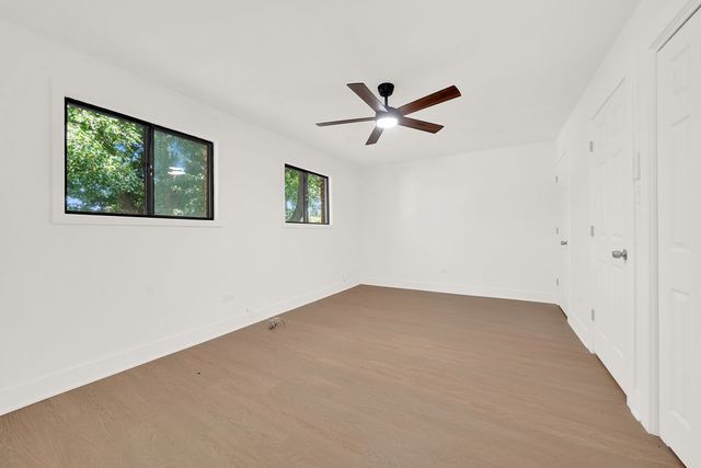 9117 S Brandon Avenue, Chicago, IL 60617