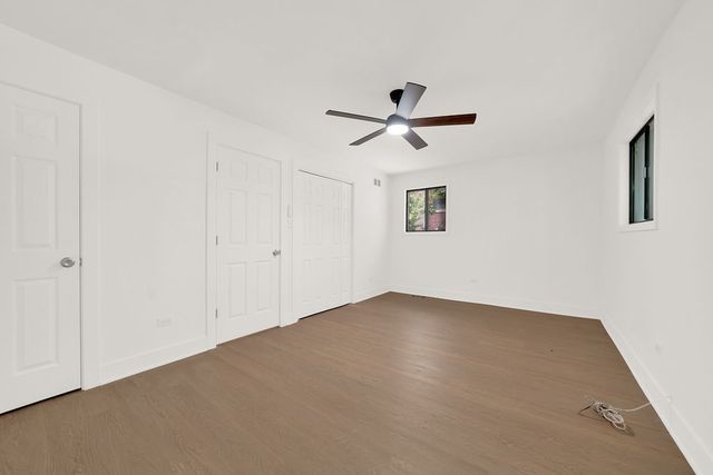 9117 S Brandon Avenue, Chicago, IL 60617