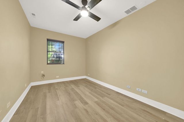 9117 S Brandon Avenue, Chicago, IL 60617