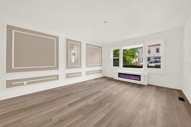 9117 S Brandon Avenue, Chicago, IL 60617
