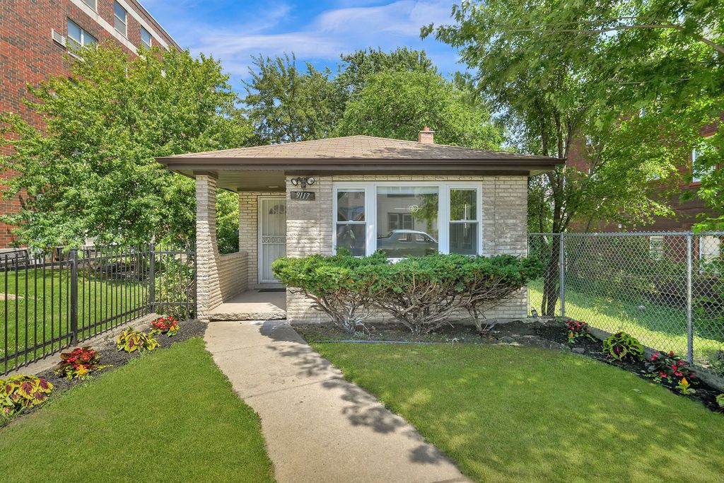 9117 S Brandon Avenue, Chicago, IL 60617