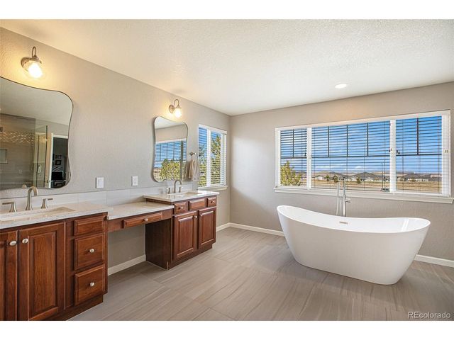 24871 E Ontario Dr, Aurora, CO 80016