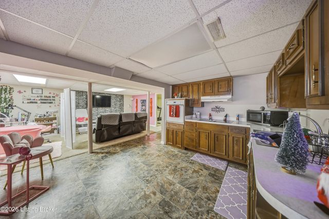 7607 Cane Run Rd, Louisville, KY 40258