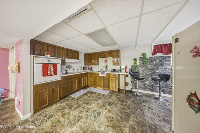 7607 Cane Run Rd, Louisville, KY 40258