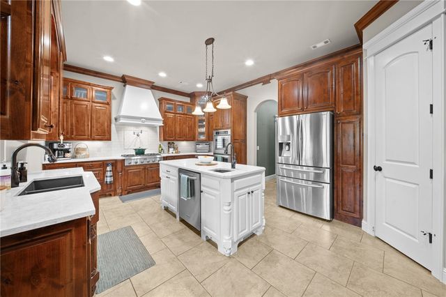 1615 NE Chapel Hill Drive, Bentonville, AR 72712