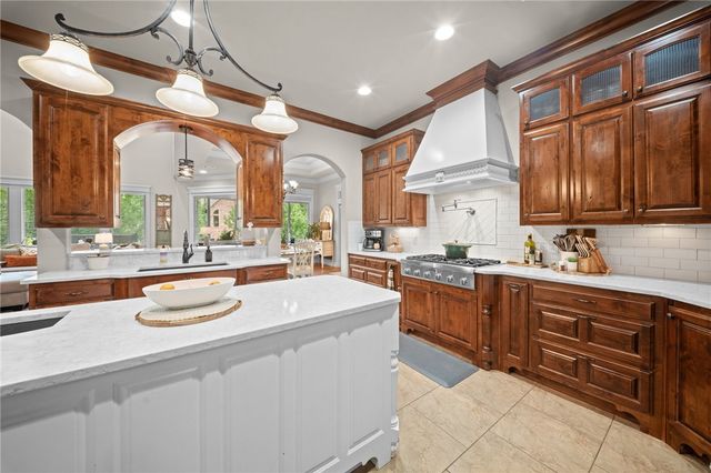 1615 NE Chapel Hill Drive, Bentonville, AR 72712