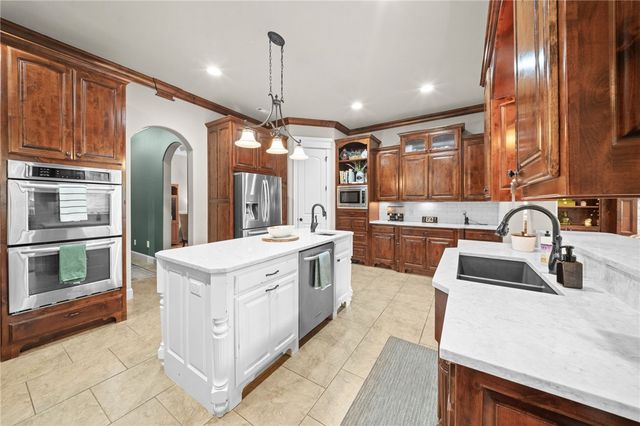 1615 NE Chapel Hill Drive, Bentonville, AR 72712