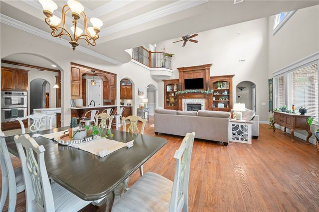 1615 NE Chapel Hill Drive, Bentonville, AR 72712