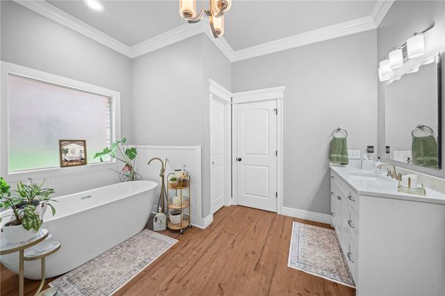 1615 NE Chapel Hill Drive, Bentonville, AR 72712