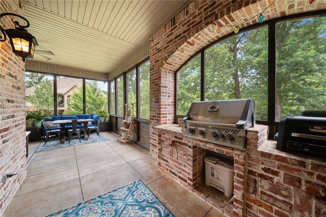 1615 NE Chapel Hill Drive, Bentonville, AR 72712