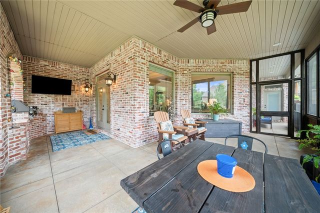 1615 NE Chapel Hill Drive, Bentonville, AR 72712