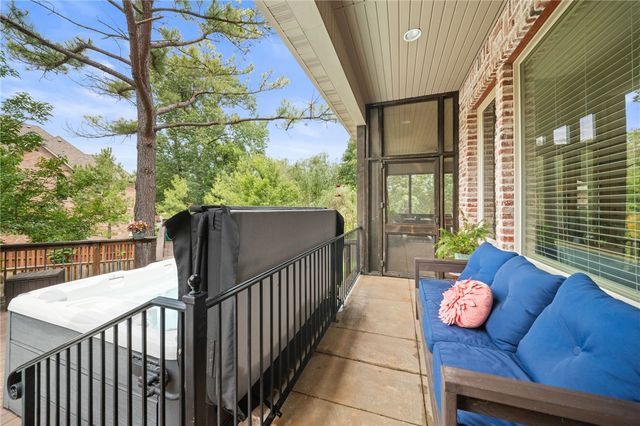1615 NE Chapel Hill Drive, Bentonville, AR 72712