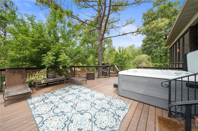 1615 NE Chapel Hill Drive, Bentonville, AR 72712