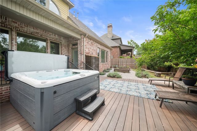 1615 NE Chapel Hill Drive, Bentonville, AR 72712