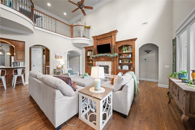 1615 NE Chapel Hill Drive, Bentonville, AR 72712