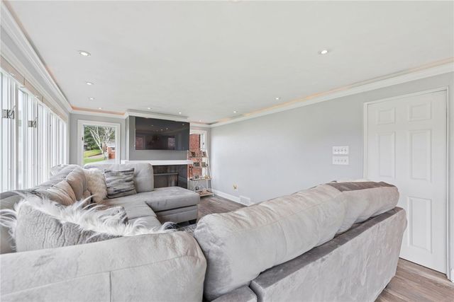 5667 Janet Dr, Bethel Park, PA 15236