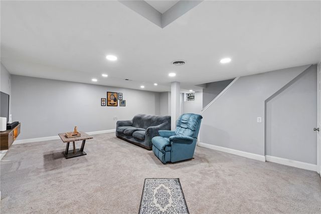 5667 Janet Dr, Bethel Park, PA 15236
