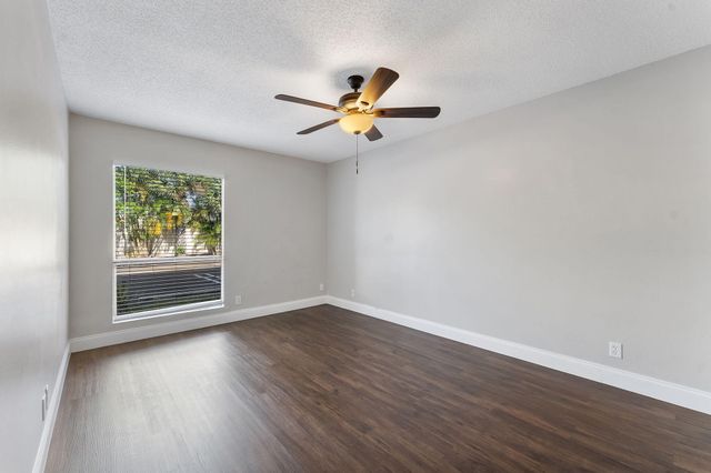 1500 N Congress Avenue N C19, West Palm Beach, FL 33401