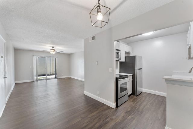 1500 N Congress Avenue N C19, West Palm Beach, FL 33401