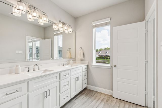 6306 Oakbend Circle, Fort Worth, TX 76132