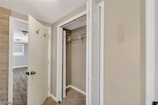 915 Hibiscus LN, North Fort Myers, FL 33903