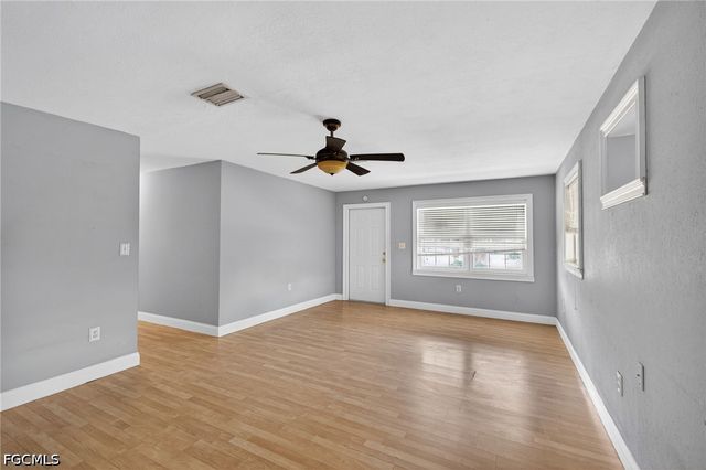 915 Hibiscus LN, North Fort Myers, FL 33903
