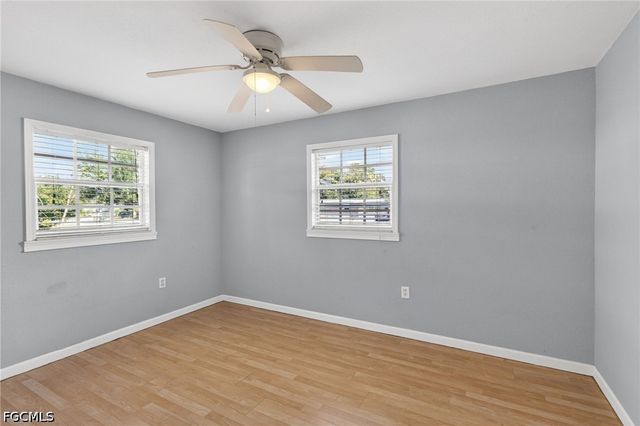 915 Hibiscus LN, North Fort Myers, FL 33903