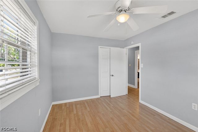 915 Hibiscus LN, North Fort Myers, FL 33903