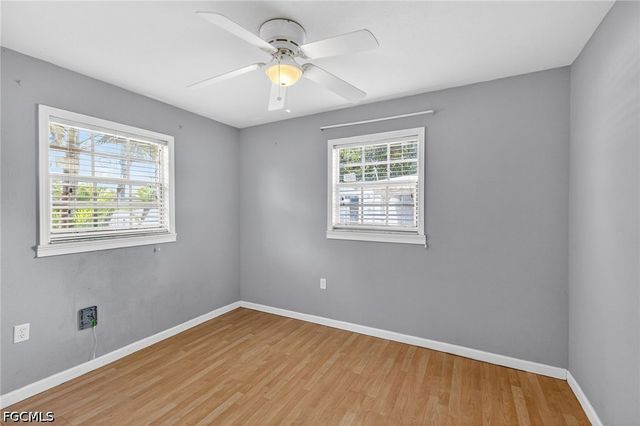 915 Hibiscus LN, North Fort Myers, FL 33903