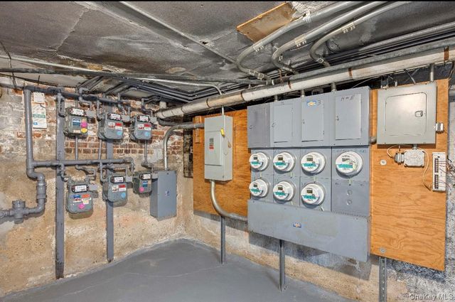 3433 30th Street, Astoria, NY 11106