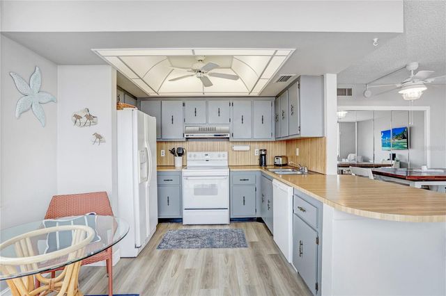 6104 PALMA DEL MAR BOULEVARD S 302, St Petersburg, FL 33715