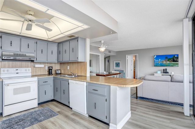 6104 PALMA DEL MAR BOULEVARD S 302, St Petersburg, FL 33715