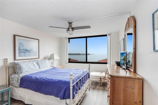 6104 PALMA DEL MAR BOULEVARD S 302, St Petersburg, FL 33715