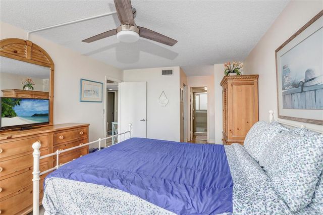 6104 PALMA DEL MAR BOULEVARD S 302, St Petersburg, FL 33715