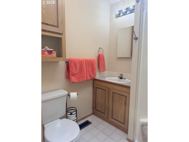 225 AZALEA St, Florence, OR 97439