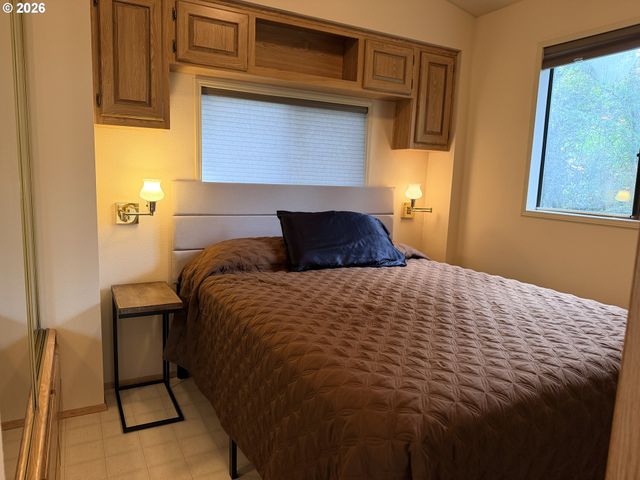 225 AZALEA St, Florence, OR 97439