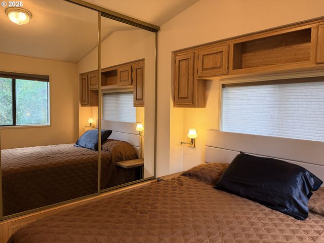 225 AZALEA St, Florence, OR 97439