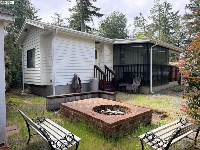 225 AZALEA St, Florence, OR 97439