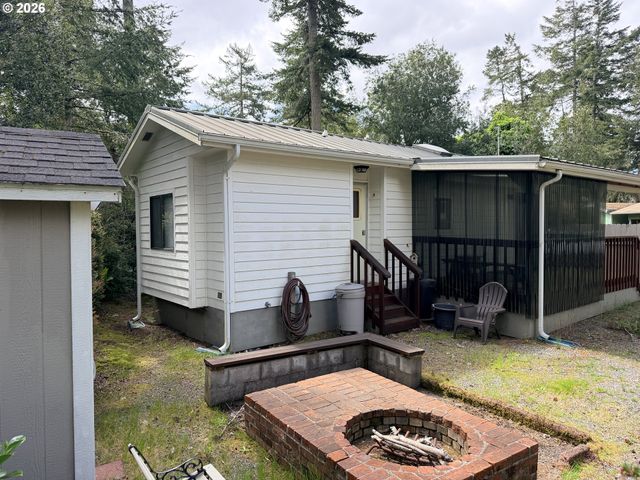 225 AZALEA St, Florence, OR 97439