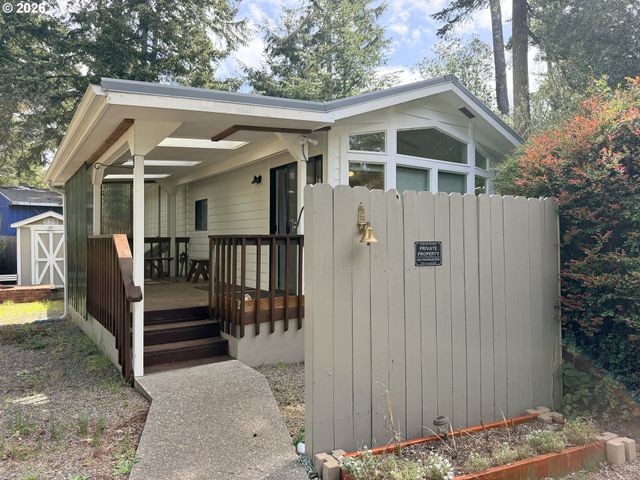 225 AZALEA St, Florence, OR 97439