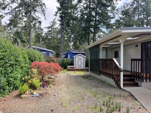 225 AZALEA St, Florence, OR 97439