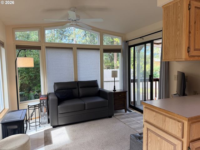 225 AZALEA St, Florence, OR 97439