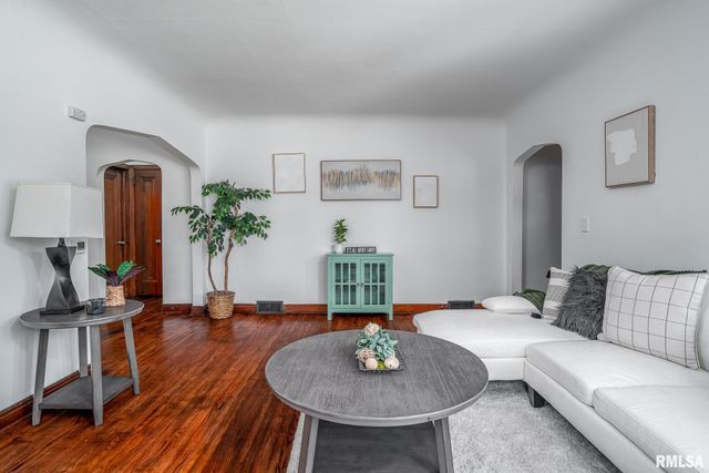 2424 AVENUE OF THE CITIES, Moline, IL 61265