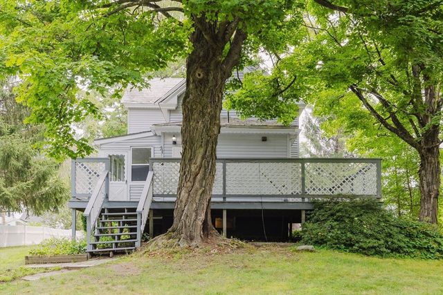 125 Park St, Easthampton, MA 01027