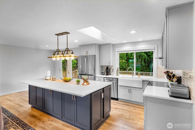 14013 113th Avenue NE, Kirkland, WA 98034