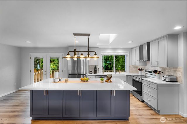 14013 113th Avenue NE, Kirkland, WA 98034