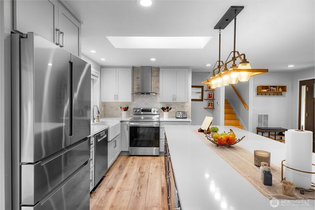 14013 113th Avenue NE, Kirkland, WA 98034